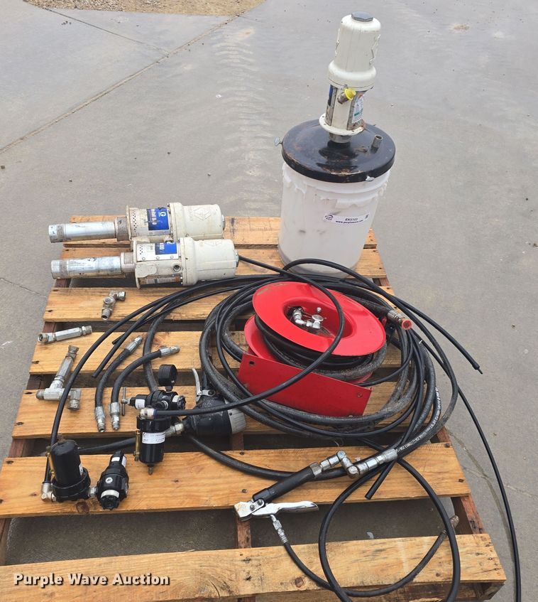 image for item EK5103 (3) Graco Fireball 300 hydraulic oil pumps