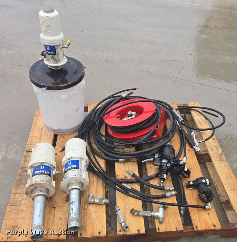 image for item EK5103 (3) Graco Fireball 300 hydraulic oil pumps