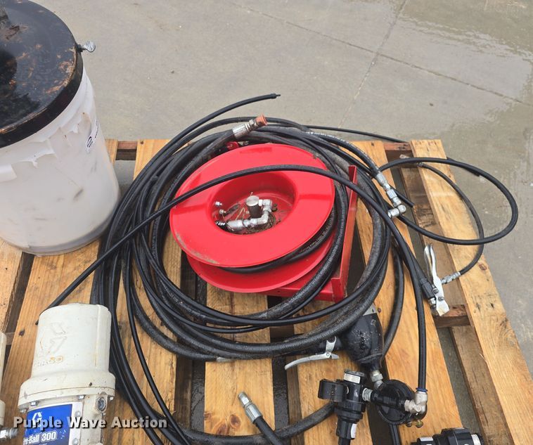 image for item EK5103 (3) Graco Fireball 300 hydraulic oil pumps