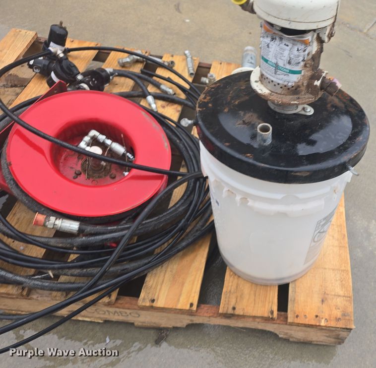 image for item EK5103 (3) Graco Fireball 300 hydraulic oil pumps