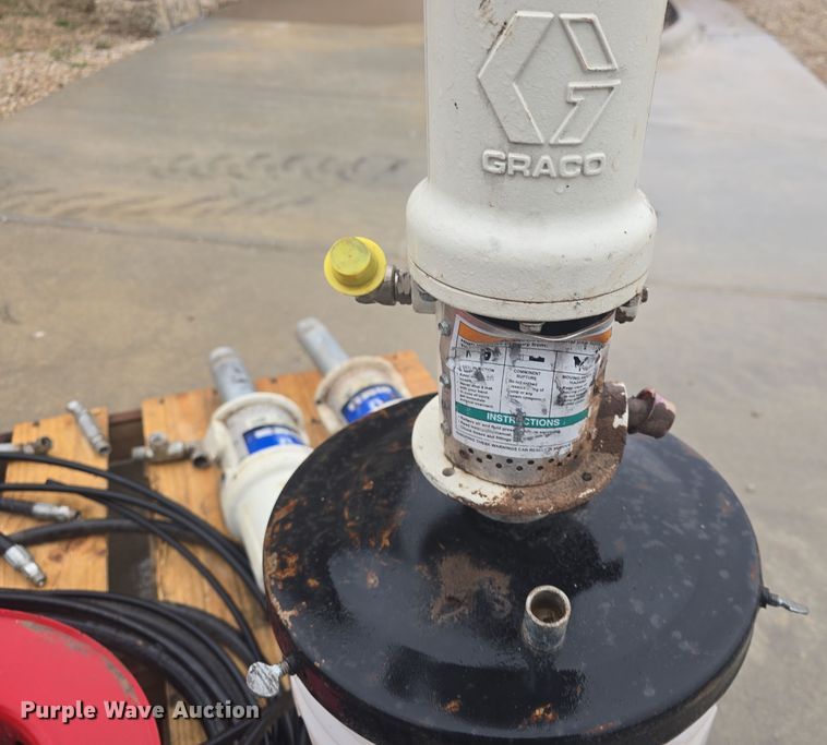 image for item EK5103 (3) Graco Fireball 300 hydraulic oil pumps