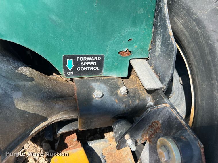 image for item EL5546 TURFCO T3000I applicator