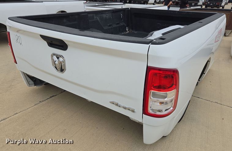 image for item EL5556 Pickup truck bed