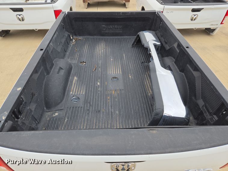 image for item EL5556 Pickup truck bed
