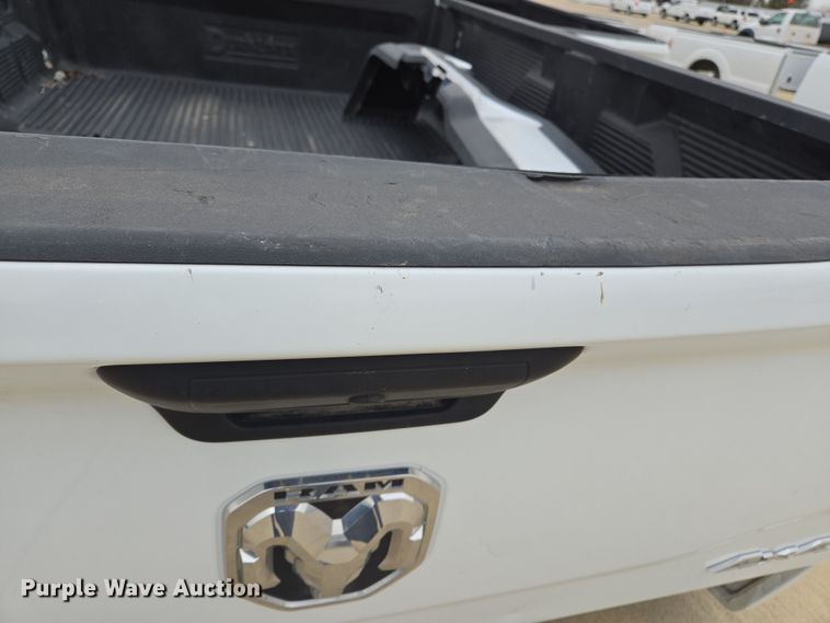 image for item EL5556 Pickup truck bed