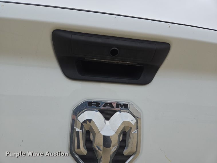 image for item EL5556 Pickup truck bed