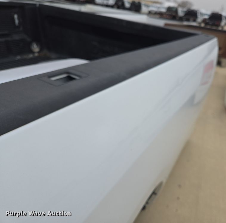 image for item EL5556 Pickup truck bed