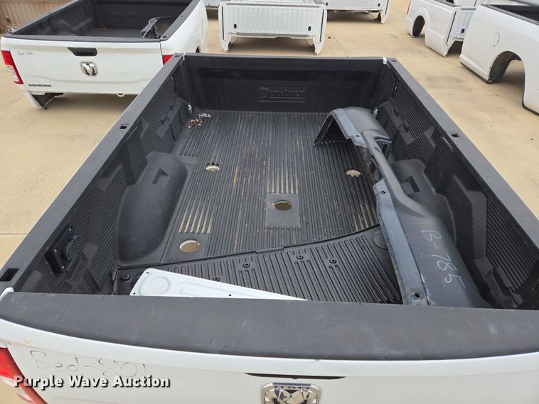 image for item EL5557 Pickup truck bed