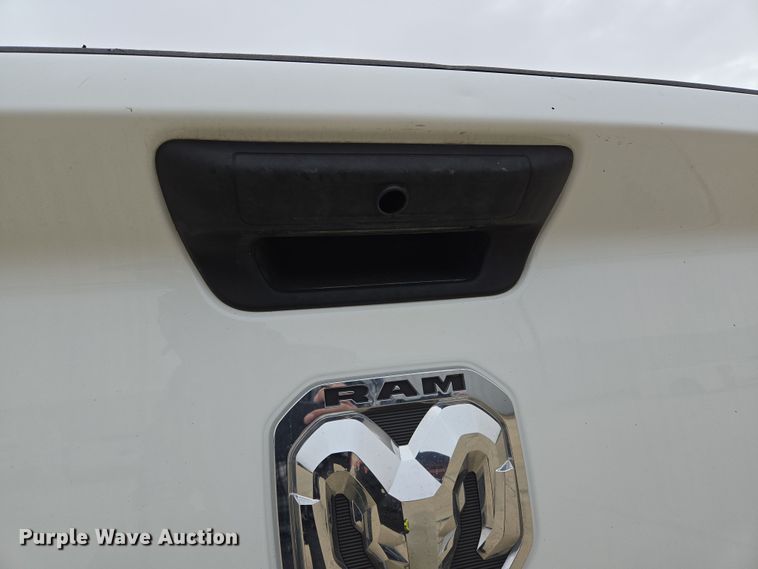 image for item EL5558 Pickup truck bed