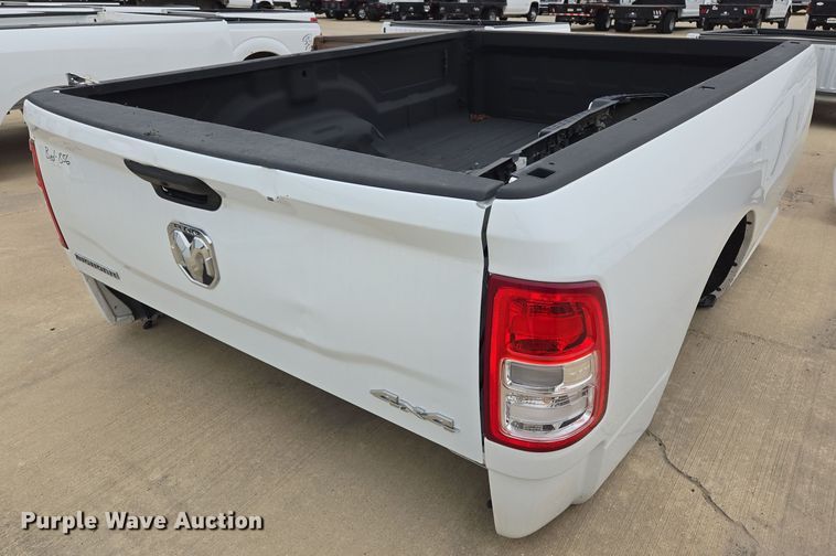 image for item EL5562 Pickup truck bed