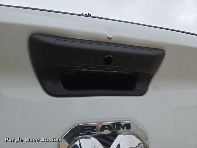 image for item EL5562 Pickup truck bed