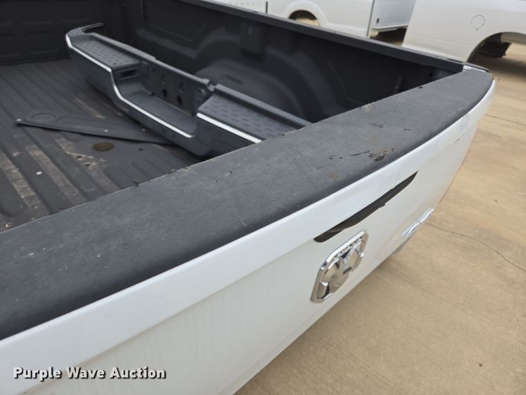 image for item EL5562 Pickup truck bed