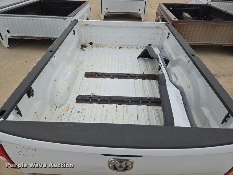 image for item EL5563 Pickup truck bed