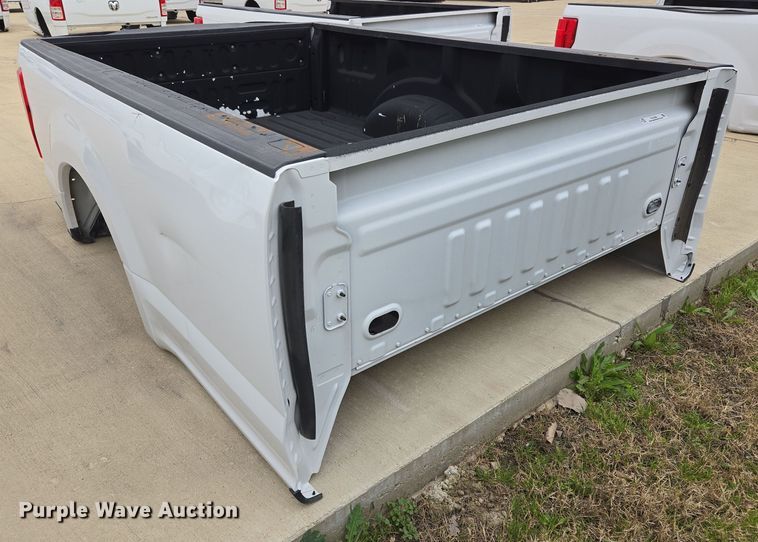 image for item EL5566 Pickup truck bed