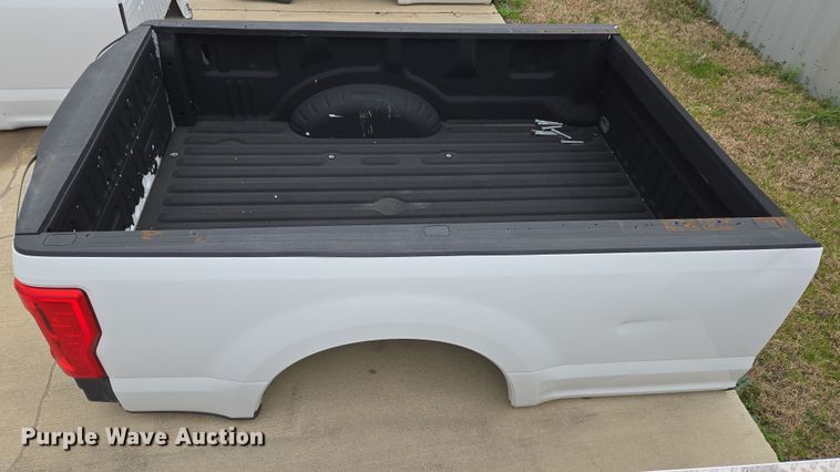 image for item EL5566 Pickup truck bed