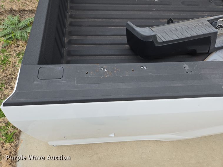 image for item EL5569 Pickup truck bed