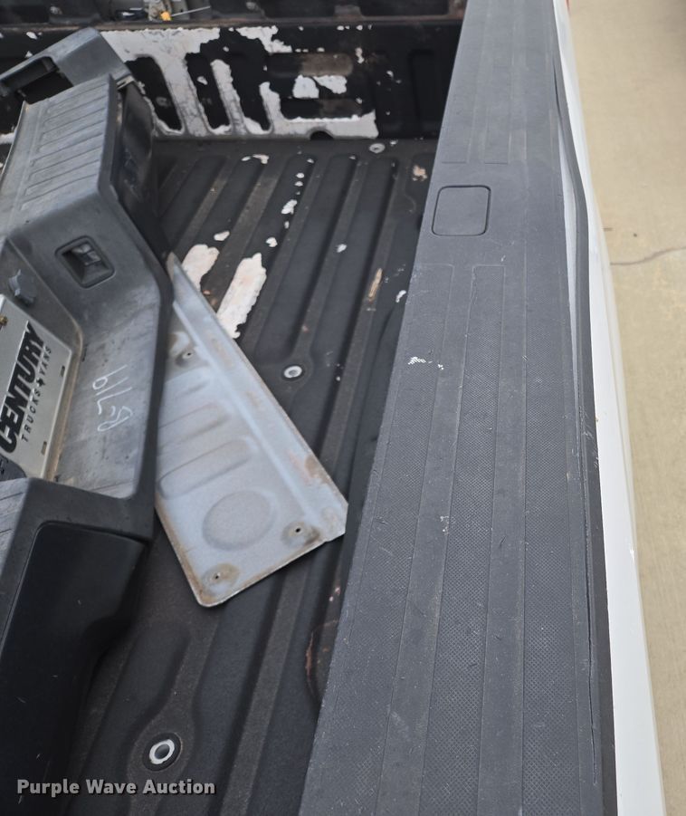 image for item EL5569 Pickup truck bed