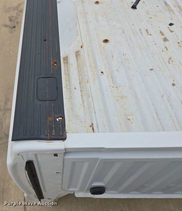 image for item EL5574 Pickup truck bed