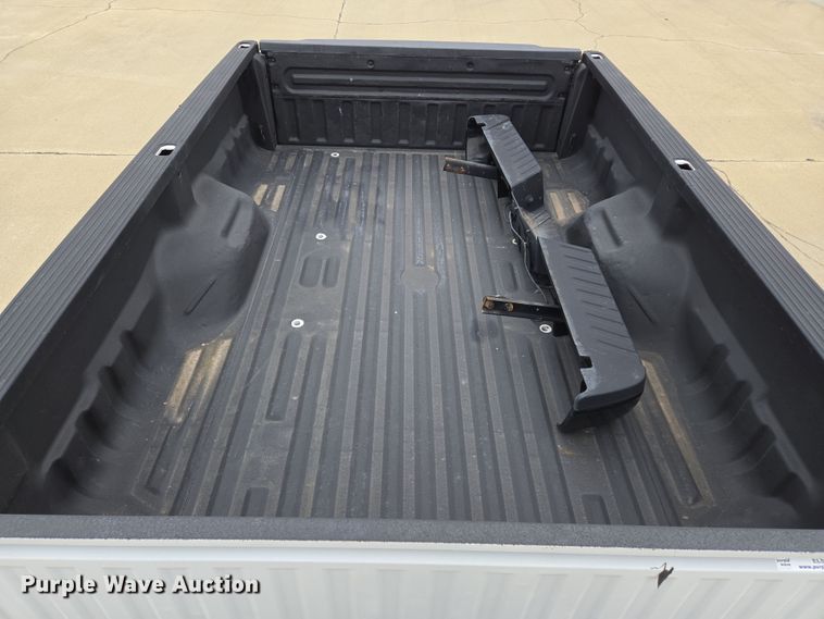 image for item EL5576 Pickup truck bed