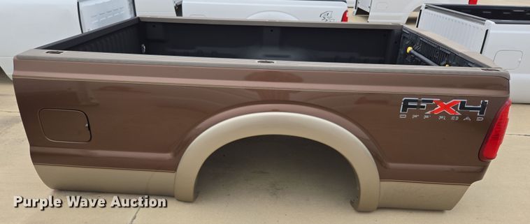 image for item EL5579 Pickup truck bed