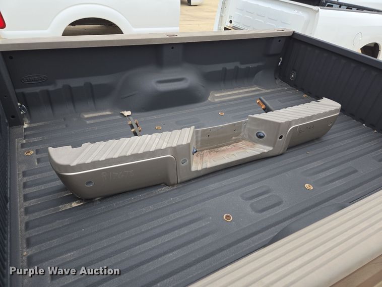 image for item EL5579 Pickup truck bed