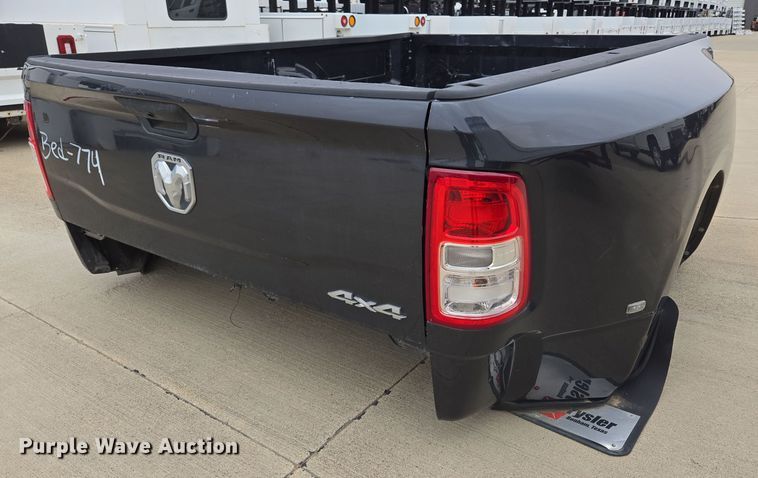 image for item EL5586 Pickup truck bed