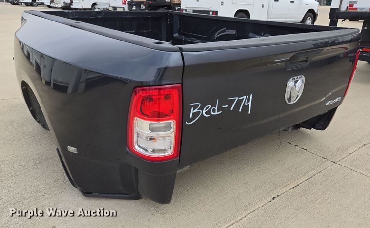 image for item EL5586 Pickup truck bed