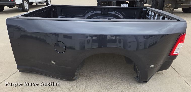 image for item EL5586 Pickup truck bed