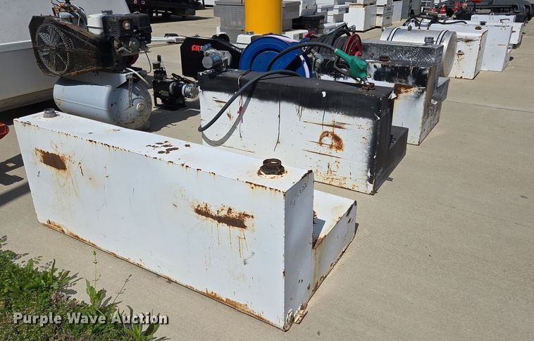 image for item EL5621 (10) auxiliary fuel tanks