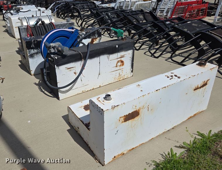 image for item EL5621 (10) auxiliary fuel tanks