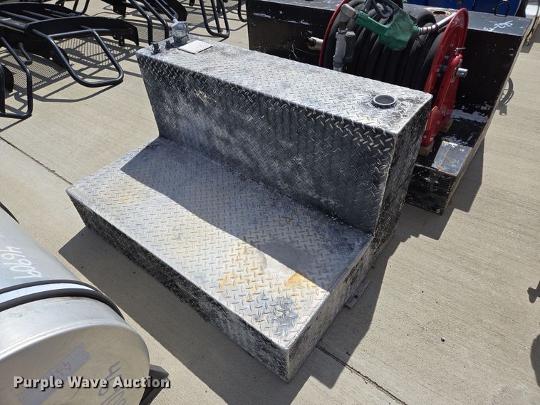 image for item EL5621 (10) auxiliary fuel tanks