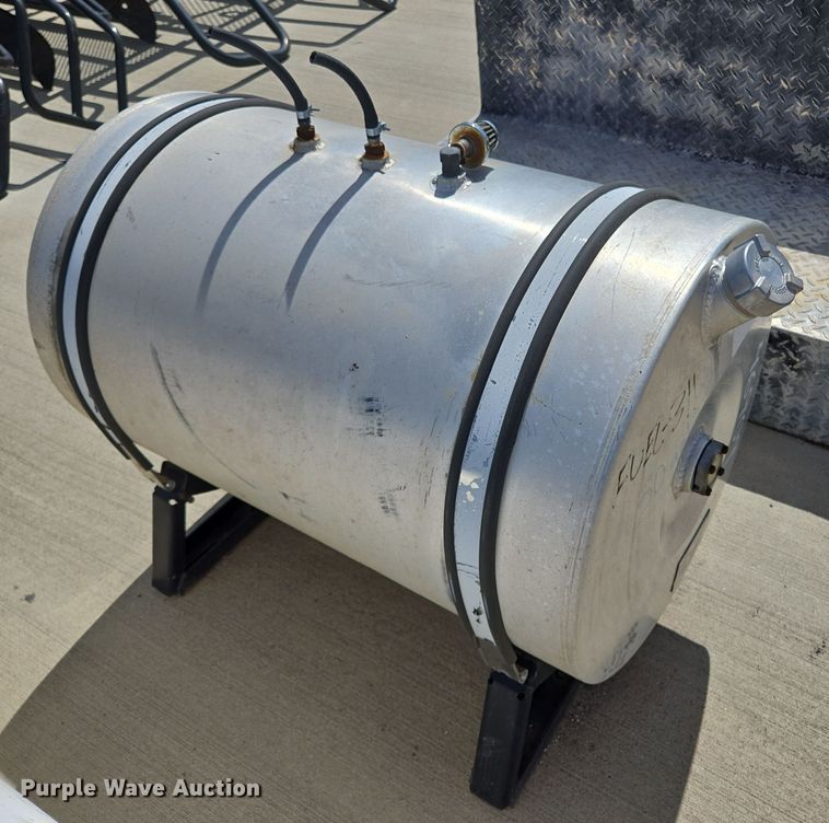 image for item EL5621 (10) auxiliary fuel tanks