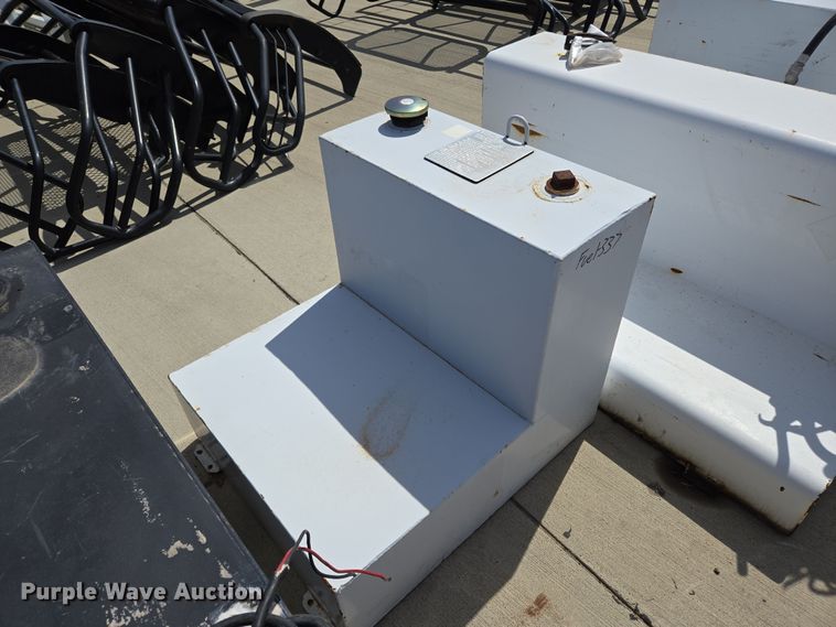 image for item EL5621 (10) auxiliary fuel tanks