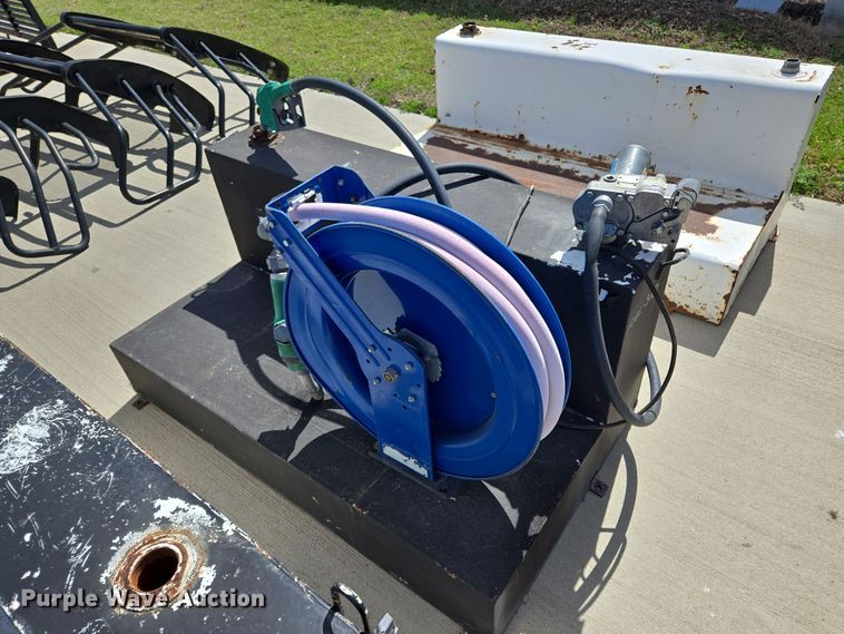 image for item EL5621 (10) auxiliary fuel tanks