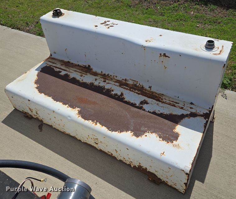 image for item EL5621 (10) auxiliary fuel tanks