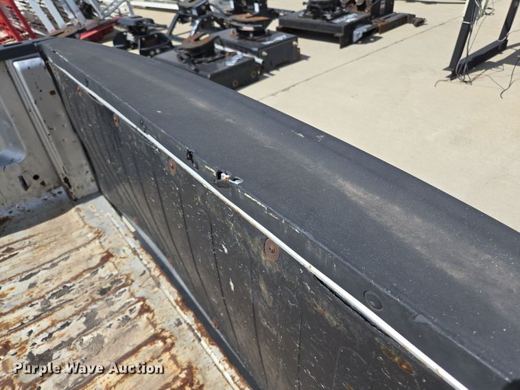 image for item EL5649 Pickup truck bed