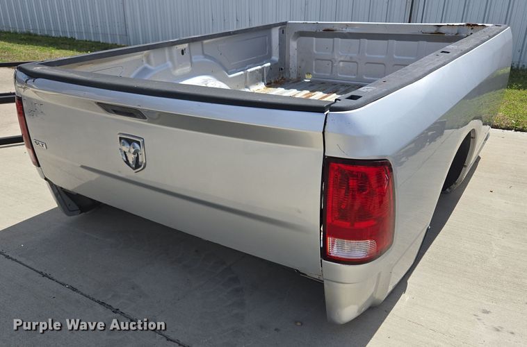 image for item EL5649 Pickup truck bed