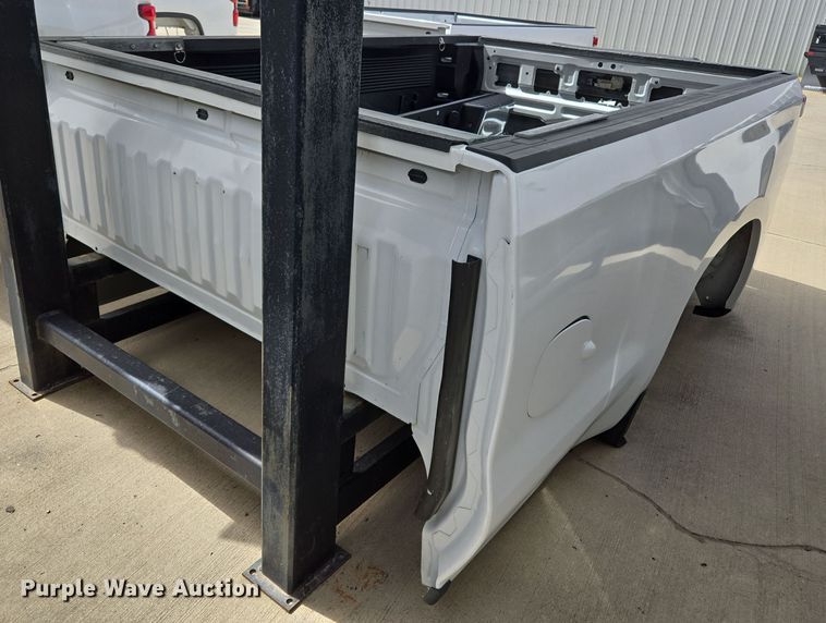 image for item EL5653 Pickup truck bed
