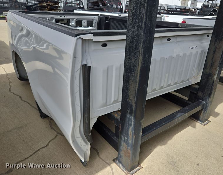 image for item EL5653 Pickup truck bed