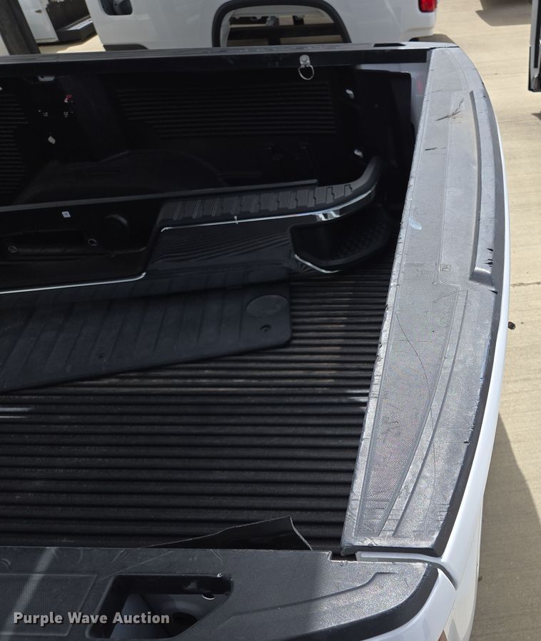 image for item EL5653 Pickup truck bed