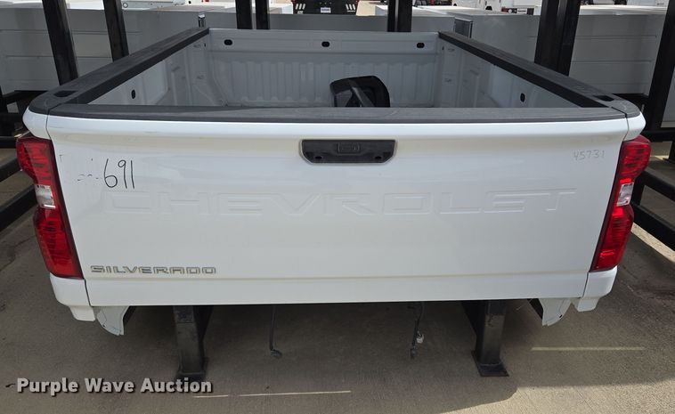 image for item EL5655 Pickup truck bed
