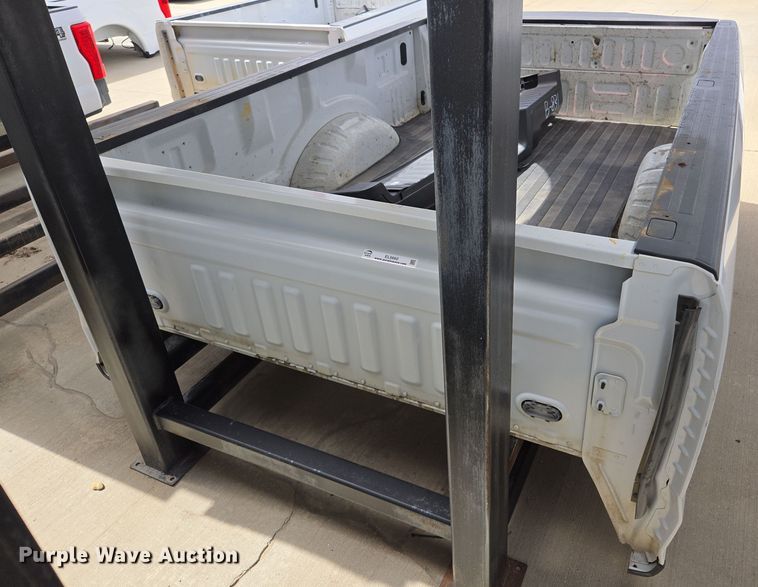 image for item EL5660 Pickup truck bed