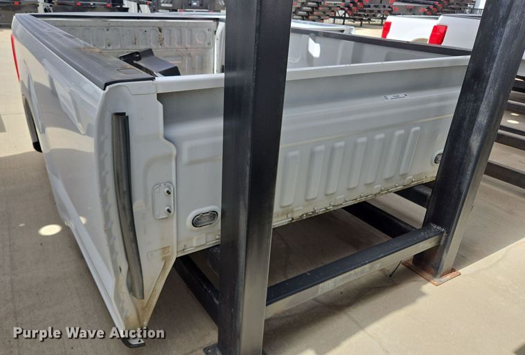 image for item EL5660 Pickup truck bed