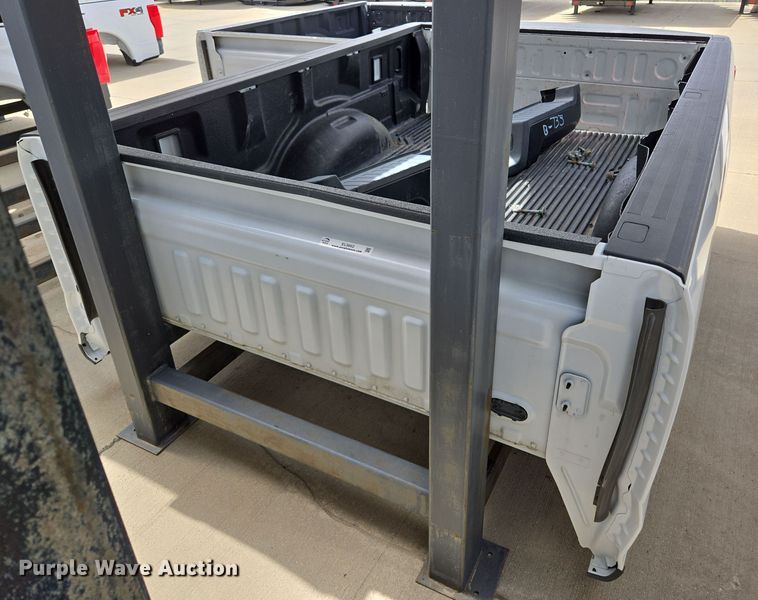 image for item EL5662 Pickup truck bed
