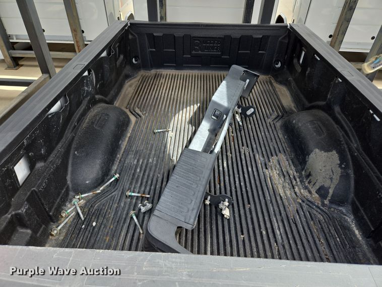 image for item EL5662 Pickup truck bed