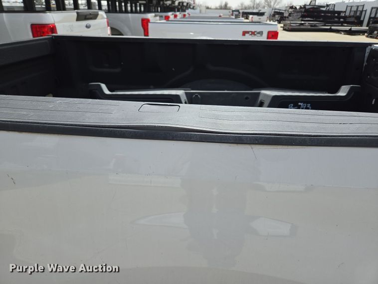 image for item EL5664 Pickup truck bed