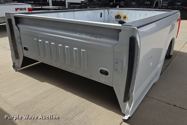 image for item EL5665 Pickup truck bed