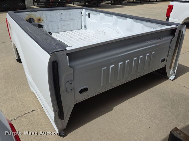 image for item EL5665 Pickup truck bed