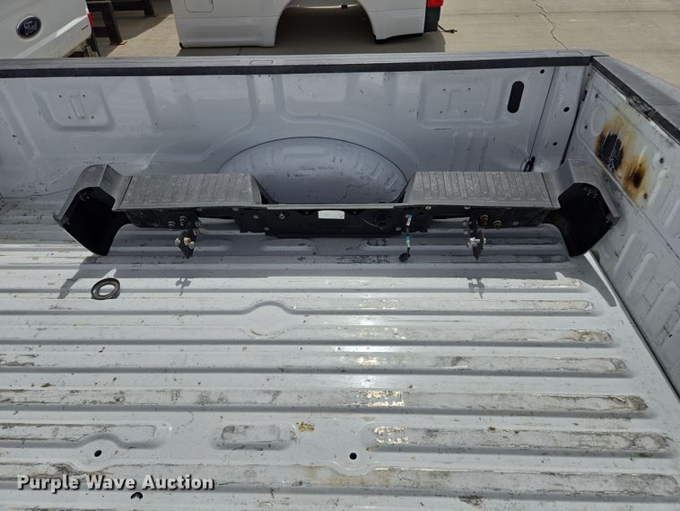 image for item EL5665 Pickup truck bed