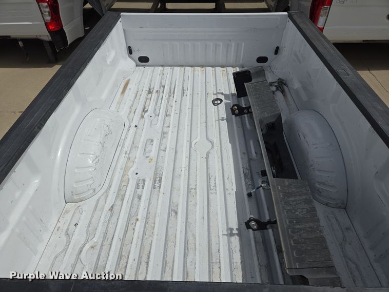 image for item EL5665 Pickup truck bed